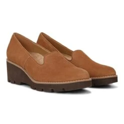 Vionic Women's Willa Wedge Toffee Suede 20 Vionic Women's Willa Wedge Toffee Suede -Vionic gallery willa wedge toffeesuede pair1